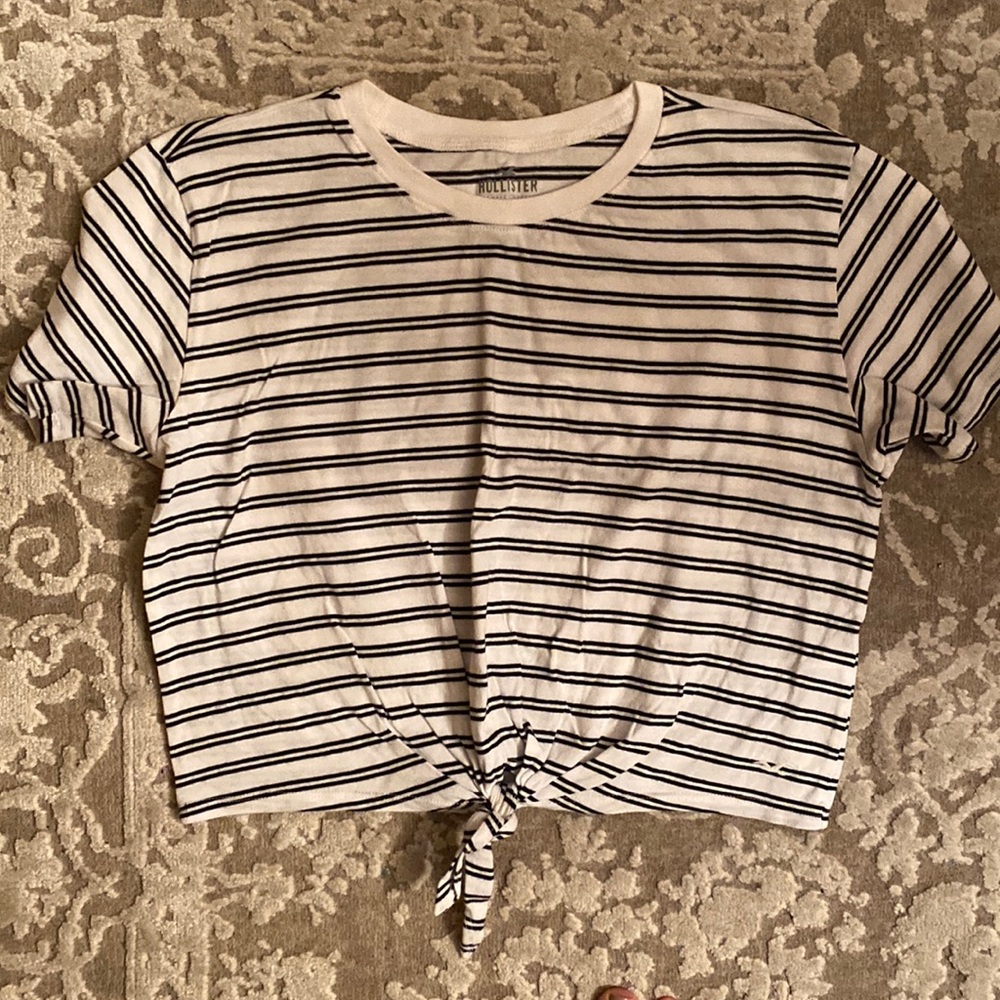 Hollister top